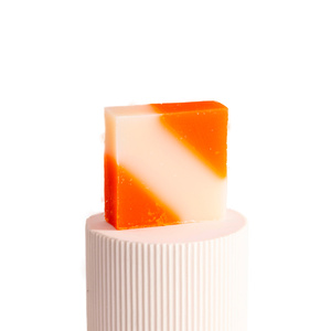 DIAGONALE ROUGE Savon surgras motif Diagonale rouge - Fragrance Crème de miel Savon solide 100g