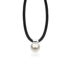 Nenalina Collier en noir et pendentif avec une perle synthétique blanche de 12 mm collier 